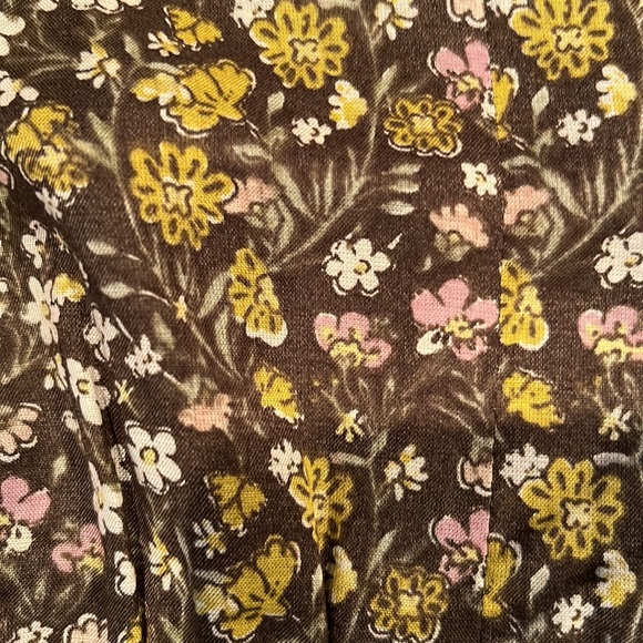 NWT Vneck Top, Olive green, Floral Print, size Lg - Picture 3 of 3